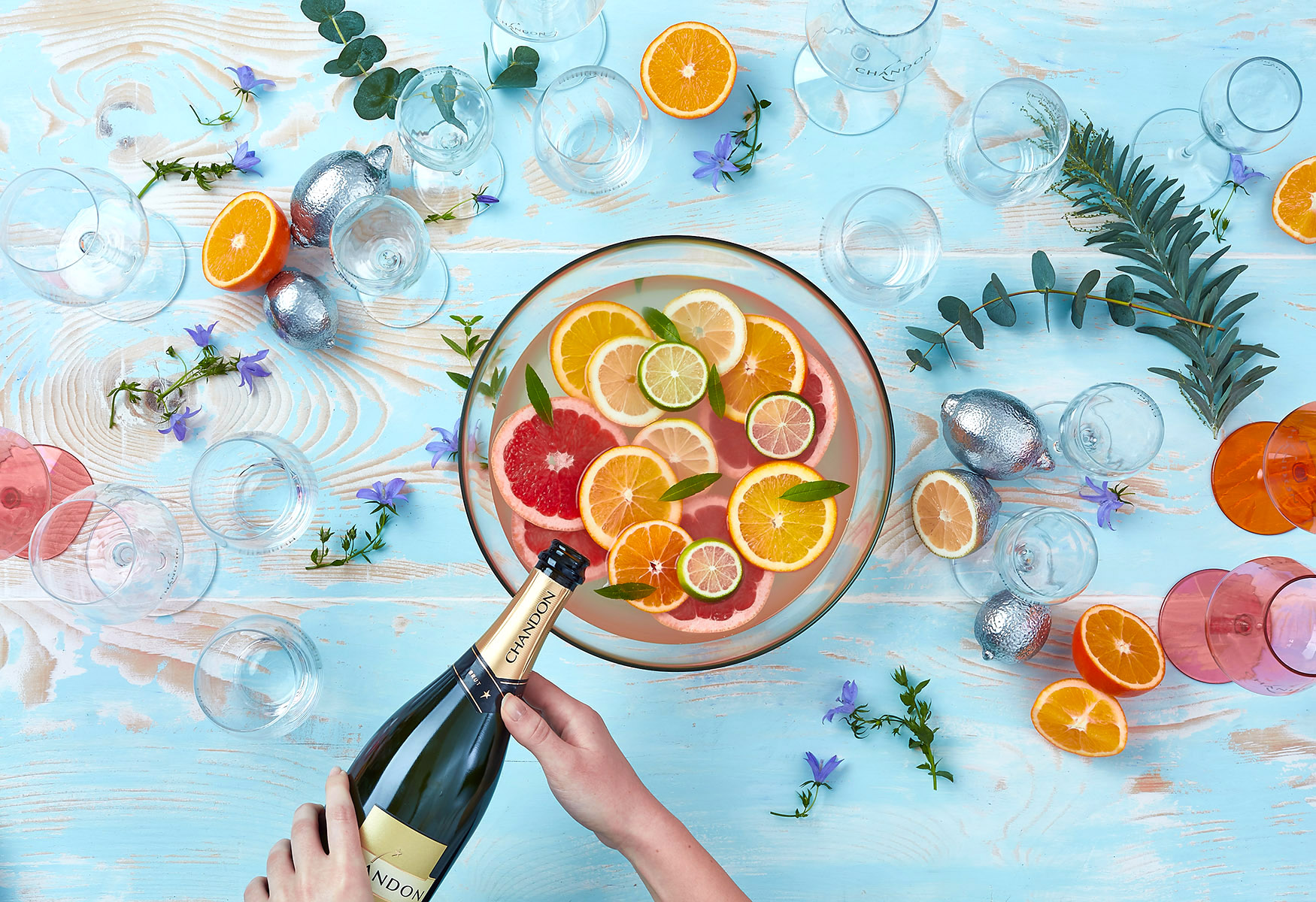 Flat Lay préparation cocktail agrumes : citron, orange, pamplemousse, pomello, verveine